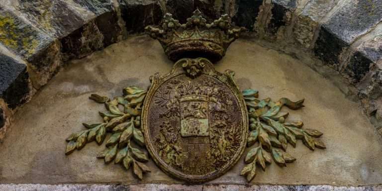 Jyeṣṭhā Nakṣatra: el amuleto del primero y el peso noble del mando