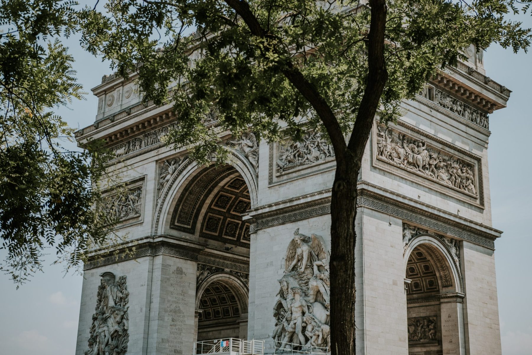 Arco de Triunfo en París, símbolo del Nakshatra Viśākhā en la astrología védica