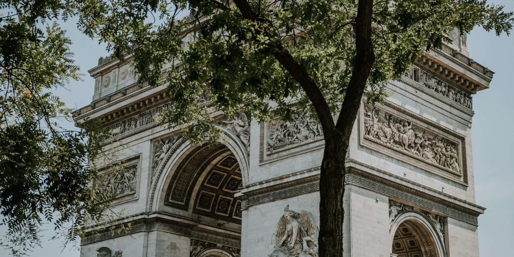 Arco de Triunfo en París, símbolo del Nakshatra Viśākhā en la astrología védica